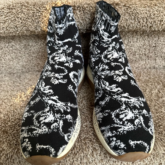 Versace Men’s Black and White Patterned Knit Sock Sneakers - Picture 3 of 12